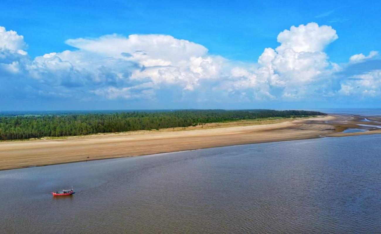 Boguran Jalpai Sea Beach'in fotoğrafı açık bej kum yüzey ile