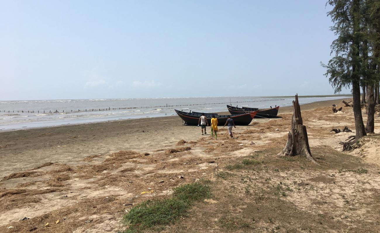 Bankiput Sea Beach'in fotoğrafı açık bej kum yüzey ile