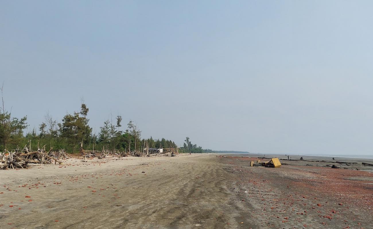 Gobardhanpur Beach'in fotoğrafı açık bej kum yüzey ile