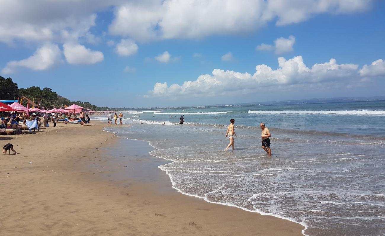 Seminyak Plajı'in fotoğrafı parlak ince kum yüzey ile