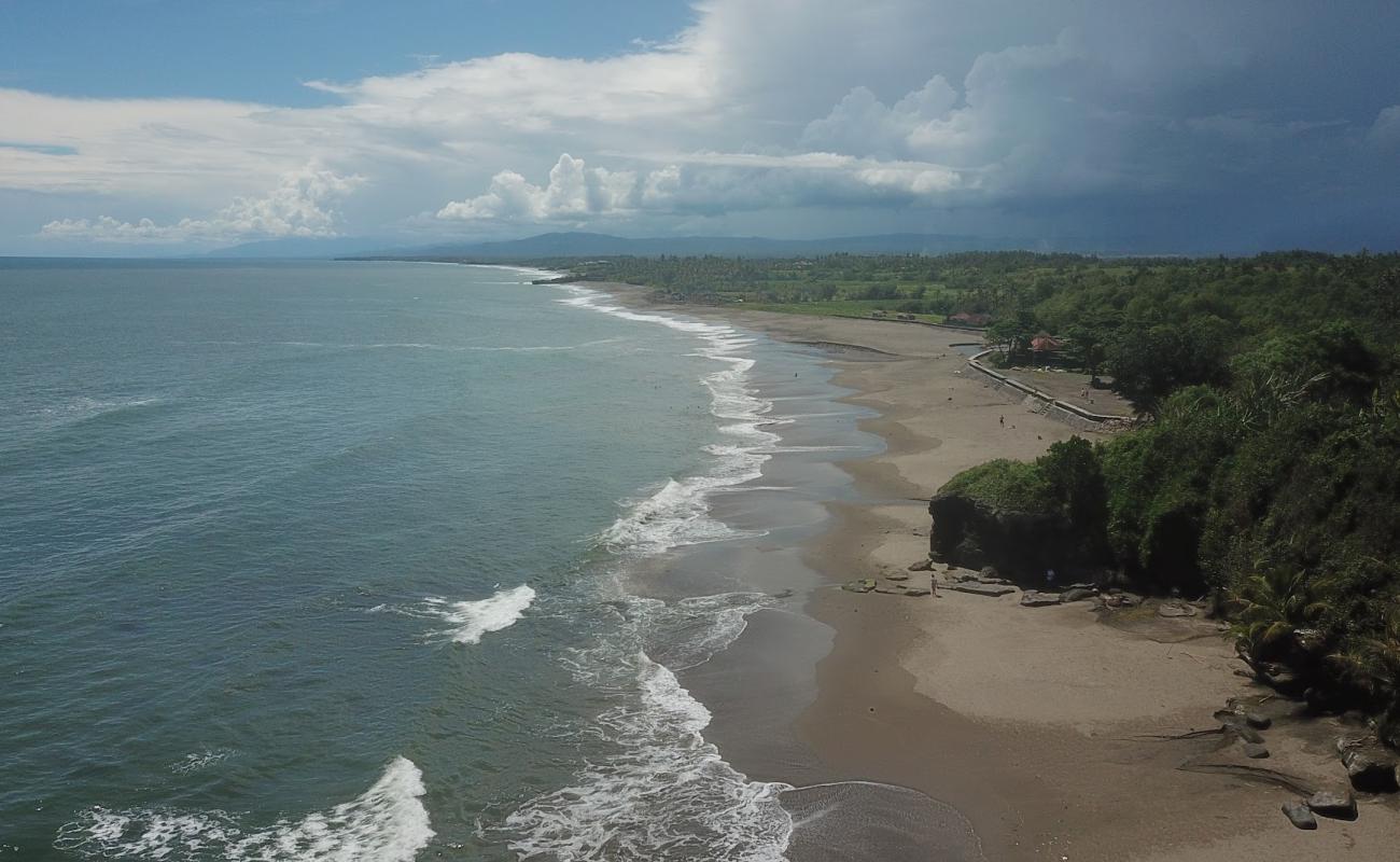 Kedungu Beach'in fotoğrafı gri ince kum yüzey ile