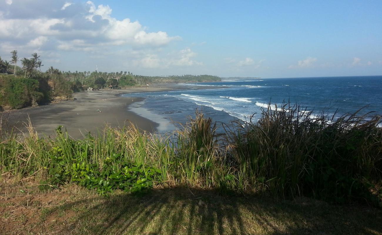 Balian Beach'in fotoğrafı kahverengi kum yüzey ile