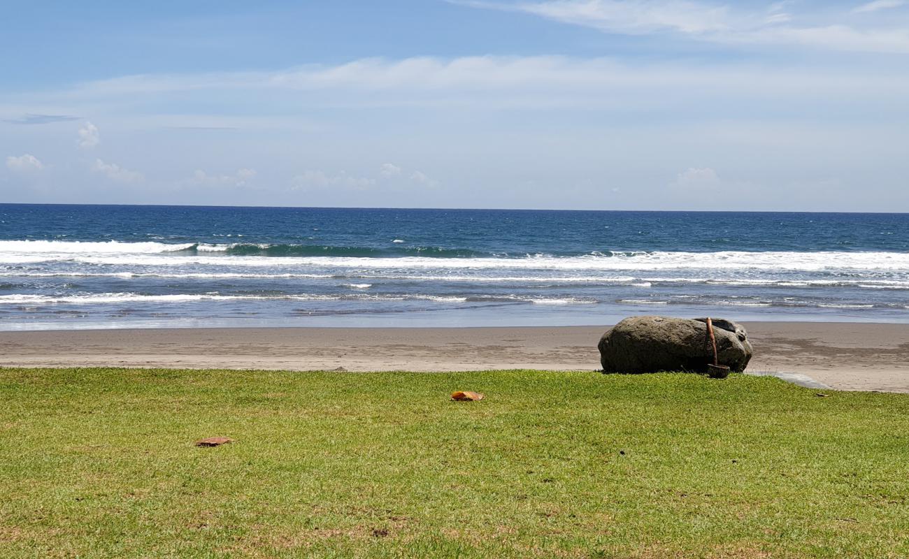 Pekutatan Beach'in fotoğrafı kahverengi kum yüzey ile