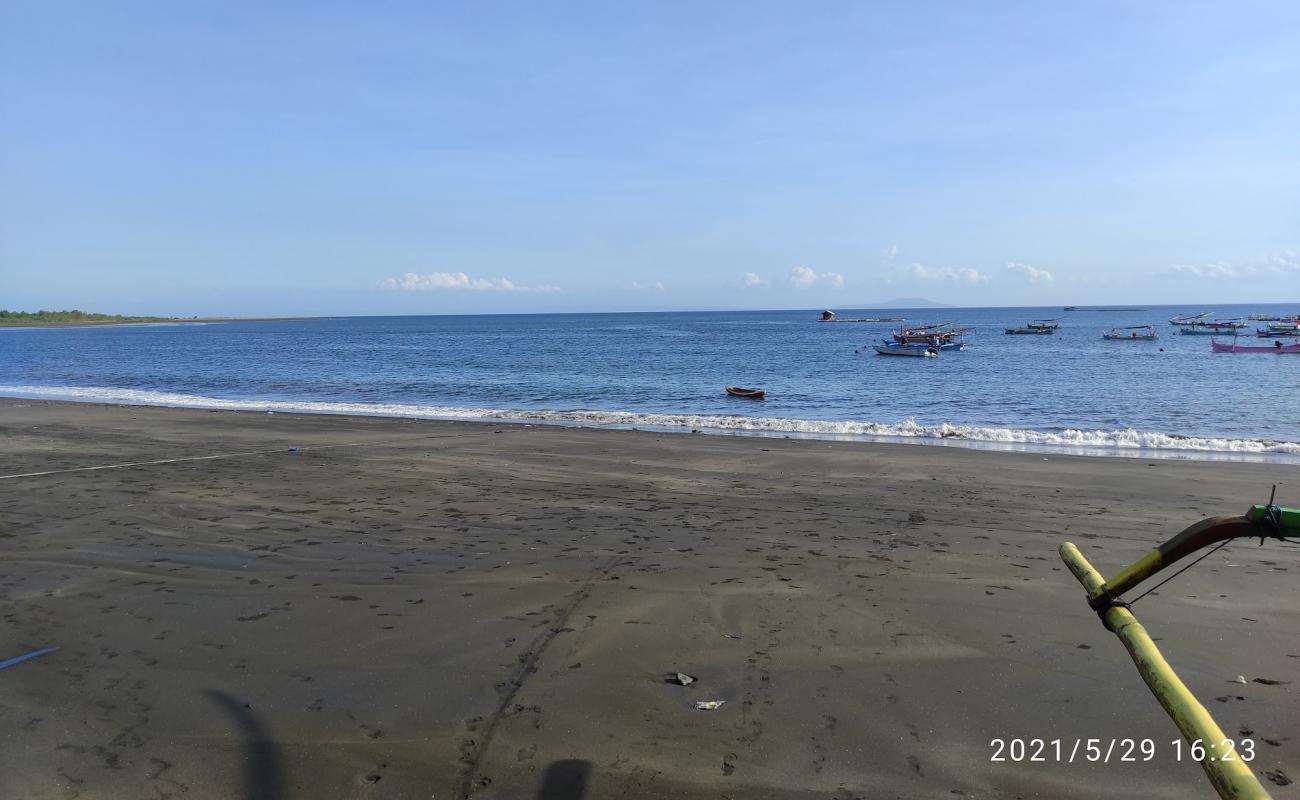 Candikusuma Beach'in fotoğrafı kahverengi kum yüzey ile