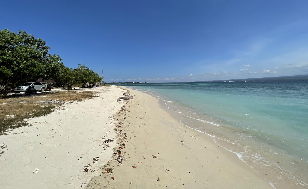 Prapat Agung Beach'in fotoğrafı i̇nce bej kum yüzey ile