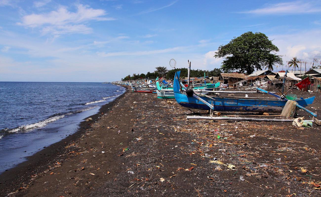 Golden Giri Beach'in fotoğrafı gri kum yüzey ile
