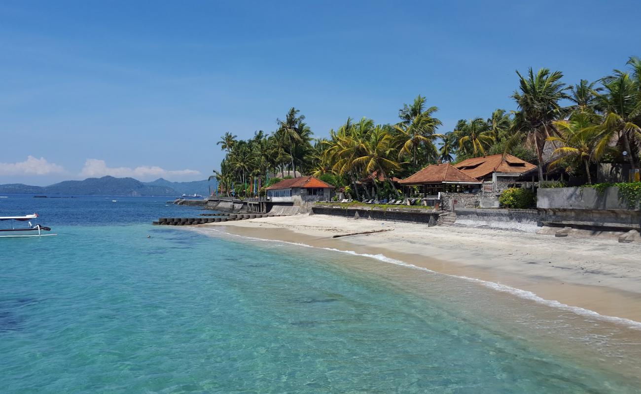 Sengkidu Beach'in fotoğrafı parlak kum yüzey ile