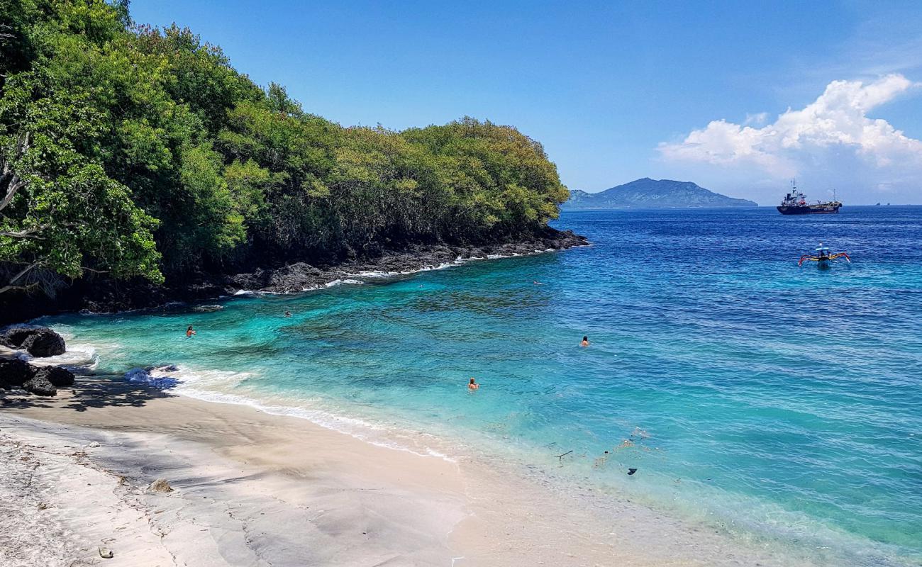 Blue Lagoon Beach'in fotoğrafı parlak kum yüzey ile