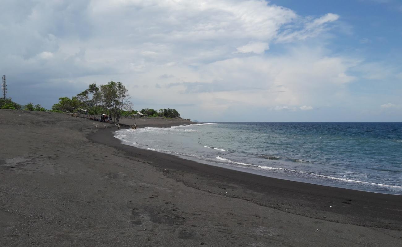 Karangnadi Beach'in fotoğrafı gri kum yüzey ile