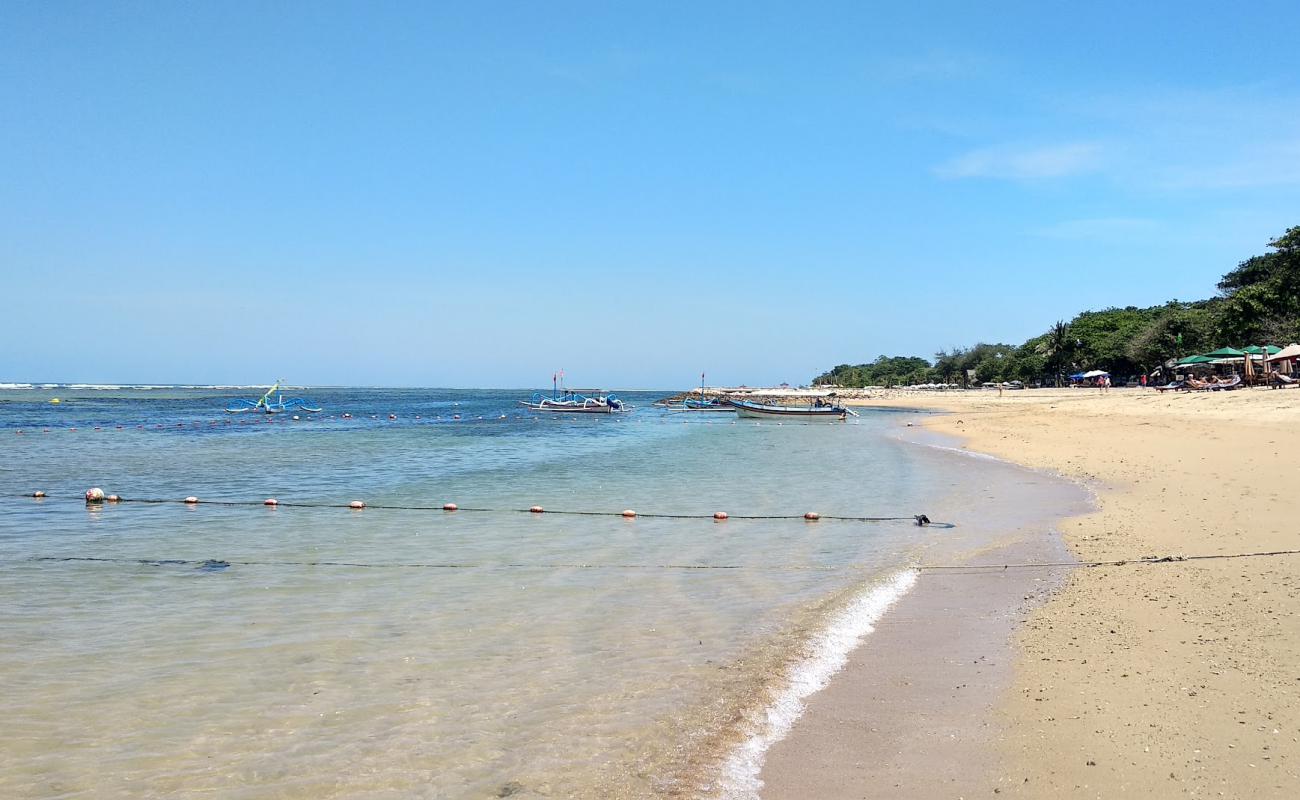 Sindhu Beach'in fotoğrafı parlak kum yüzey ile