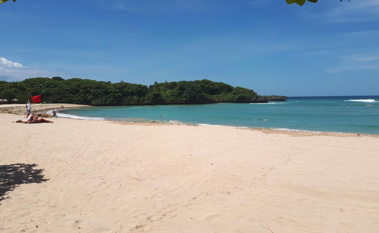 Sawangan Beach'in fotoğrafı parlak ince kum yüzey ile