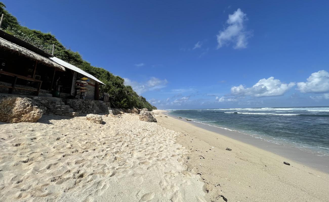 Nyang Nyang Beach'in fotoğrafı parlak kum yüzey ile