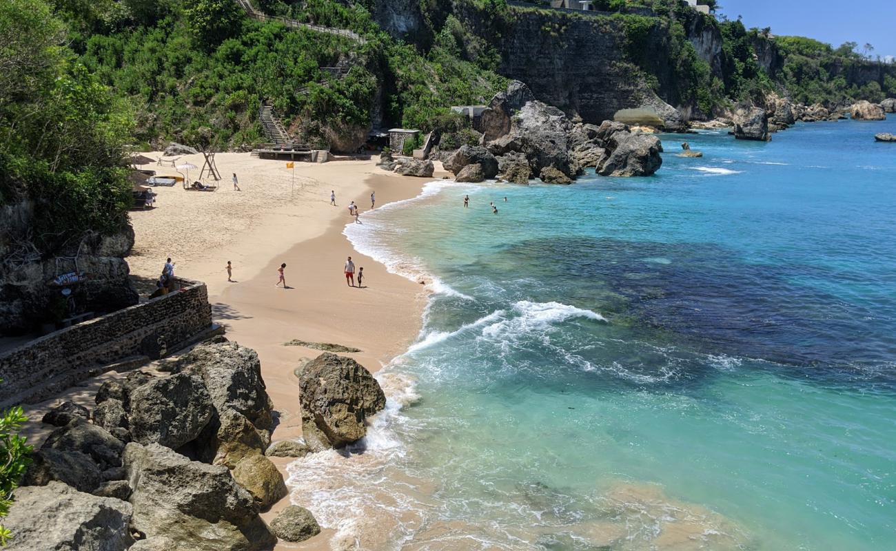 Kubu Beach'in fotoğrafı açık bej kum yüzey ile