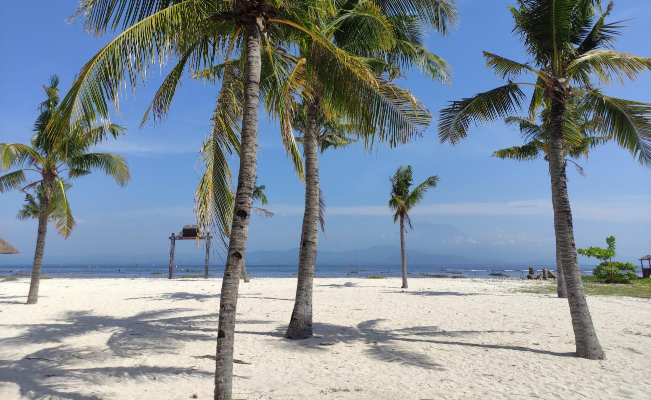 Mahagiri Beach'in fotoğrafı beyaz kum yüzey ile