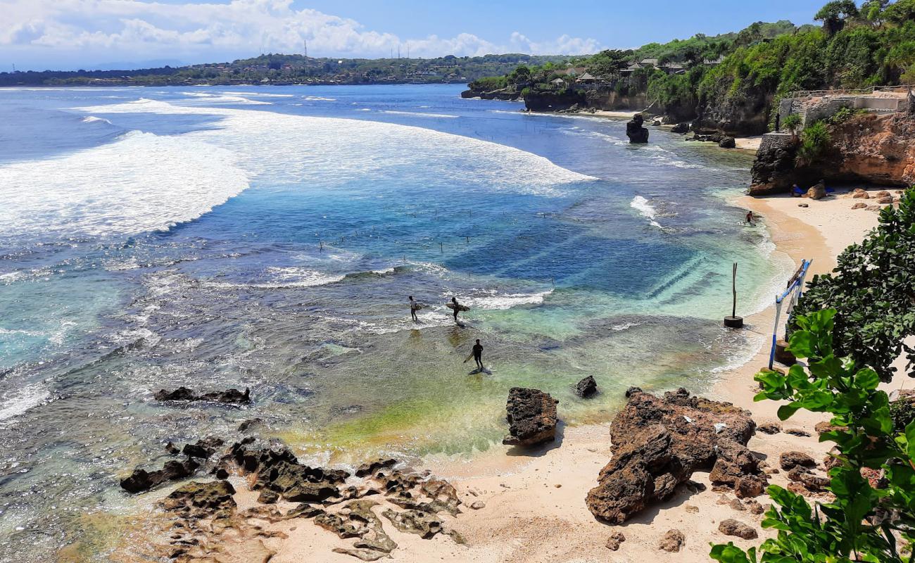Secret Point Beach'in fotoğrafı açık bej kum yüzey ile