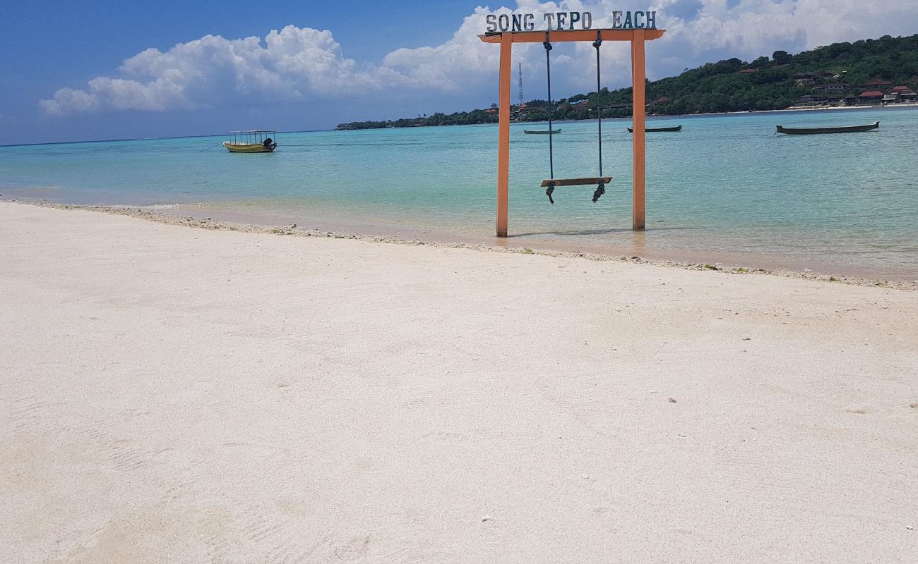 Song Tepo Beach'in fotoğrafı parlak kum yüzey ile