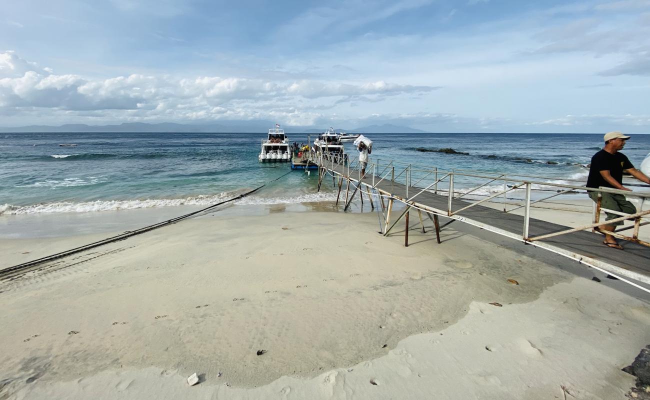 Sampalan Beach'in fotoğrafı gri kum yüzey ile