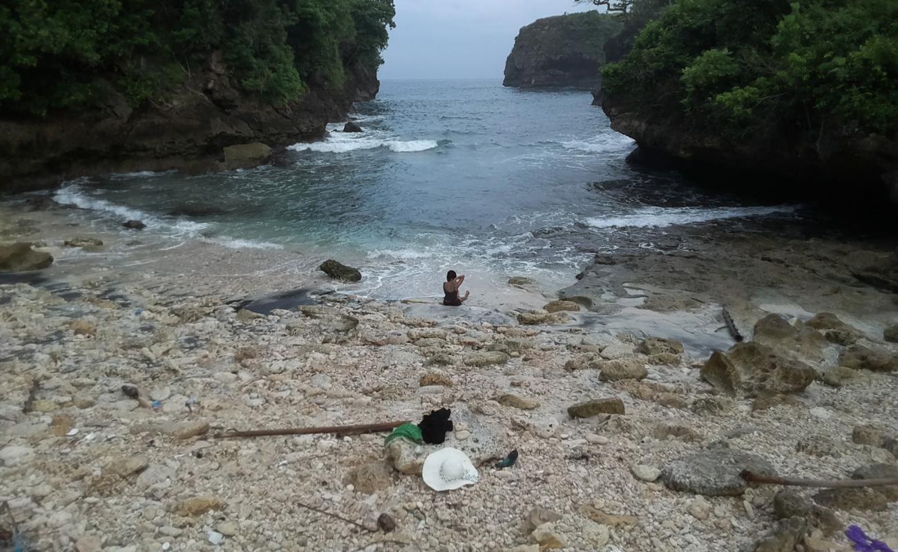 Bulian Beach'in fotoğrafı parlak kum ve kayalar yüzey ile