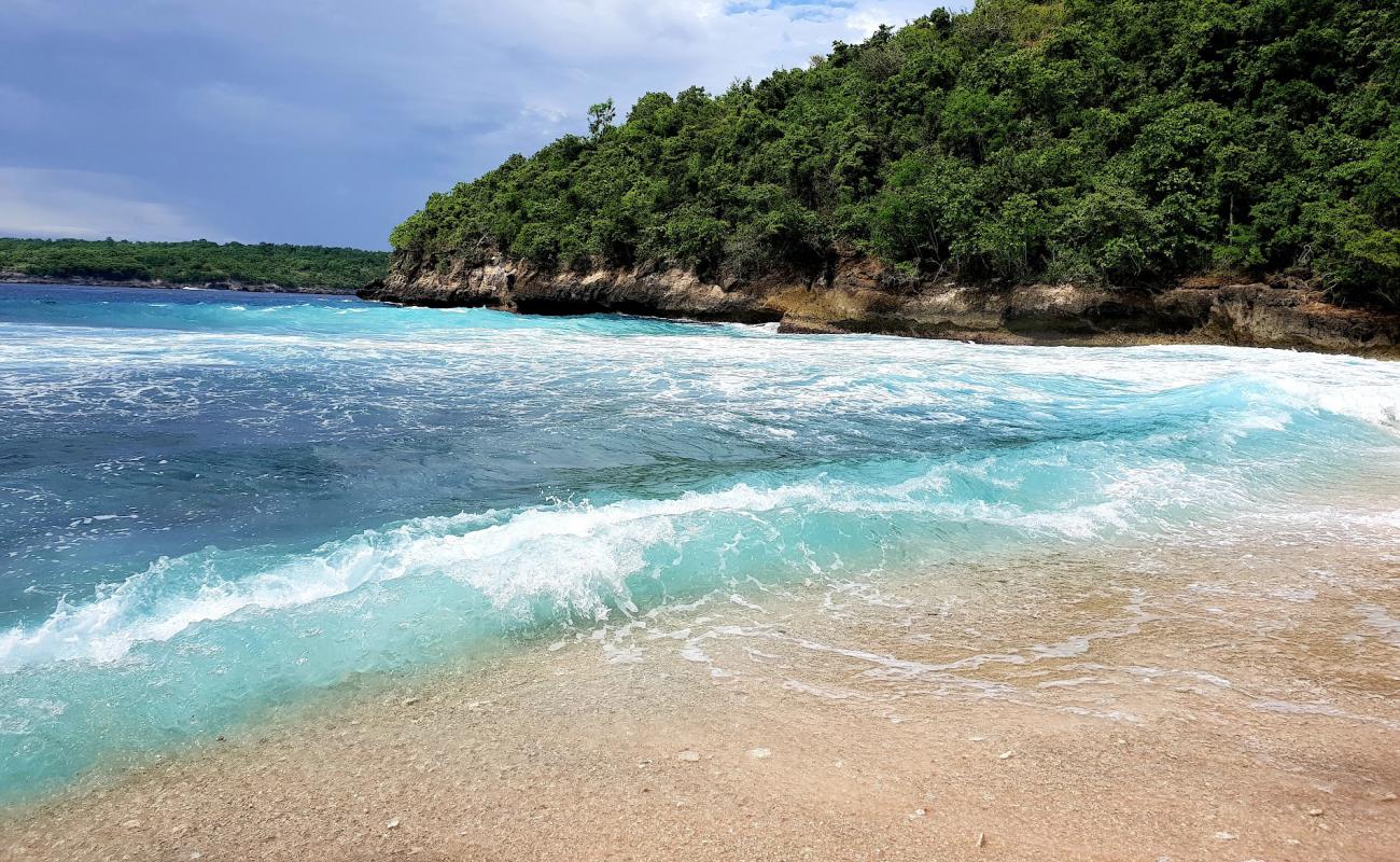 Puyung Beach'in fotoğrafı beyaz kum yüzey ile