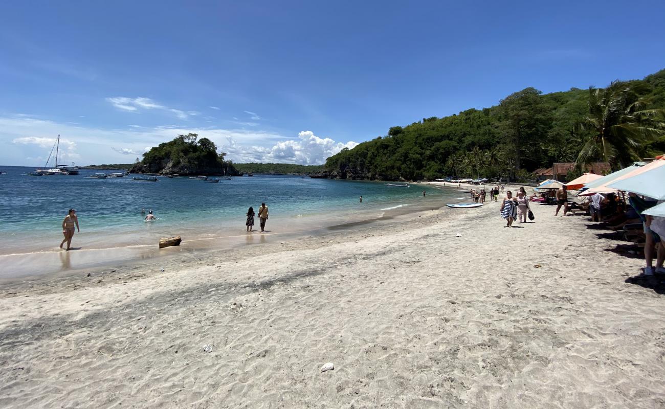 Crystal Bay Nusa Penida'in fotoğrafı beyaz kum yüzey ile