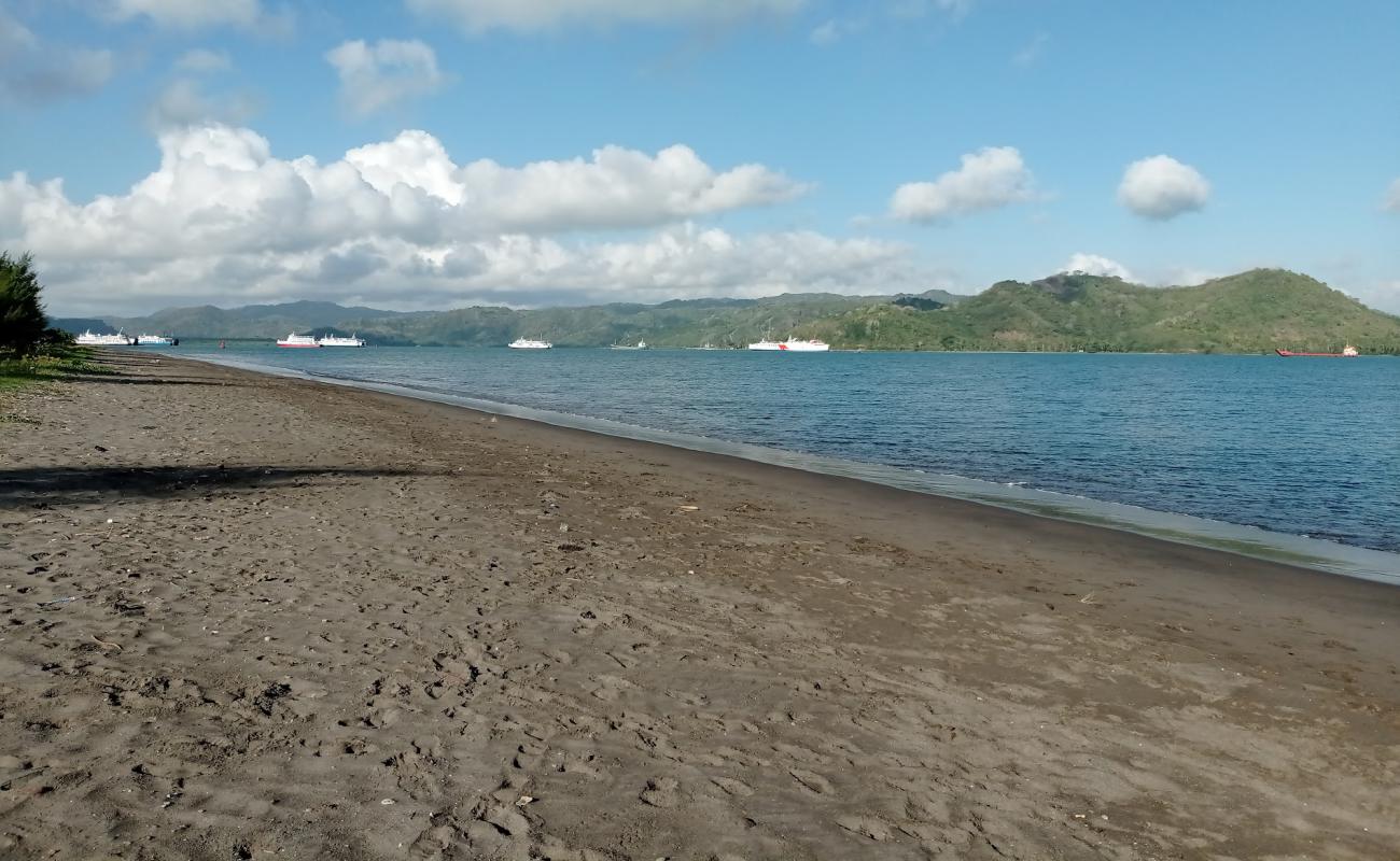 Napak Tilas Beach'in fotoğrafı açık bej kum yüzey ile