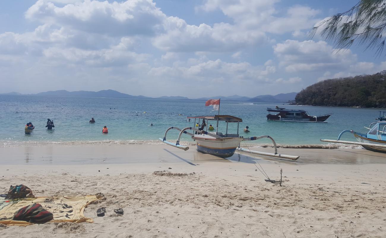 Buncit  Beach Beach'in fotoğrafı açık bej kum yüzey ile
