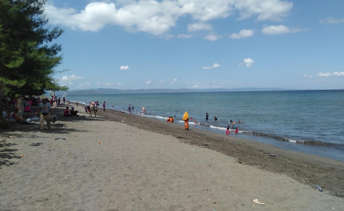 Kuranji Beach'in fotoğrafı kahverengi kum yüzey ile