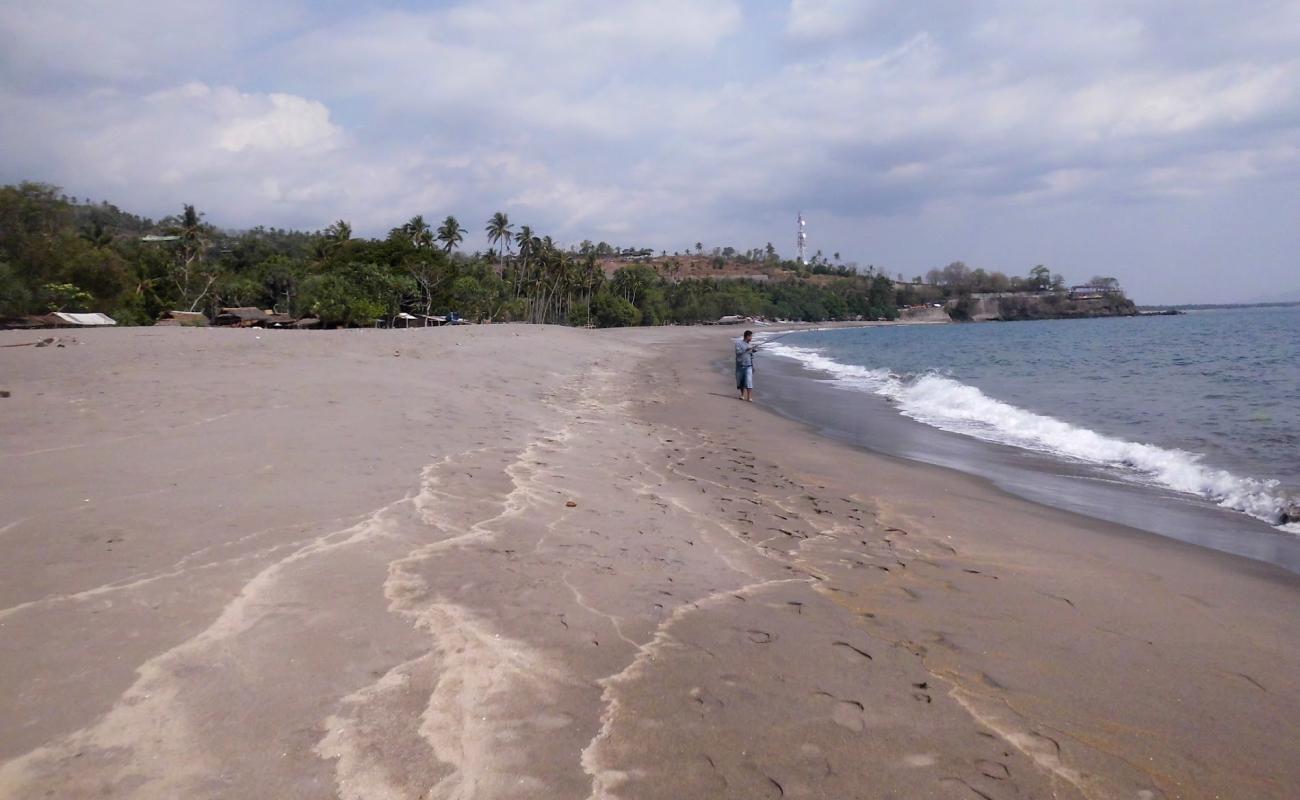 Duduk Senggigi Beach'in fotoğrafı açık bej kum yüzey ile