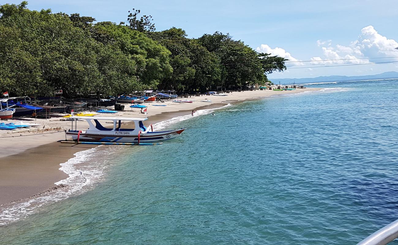 Senggigi Beach'in fotoğrafı açık bej kum yüzey ile