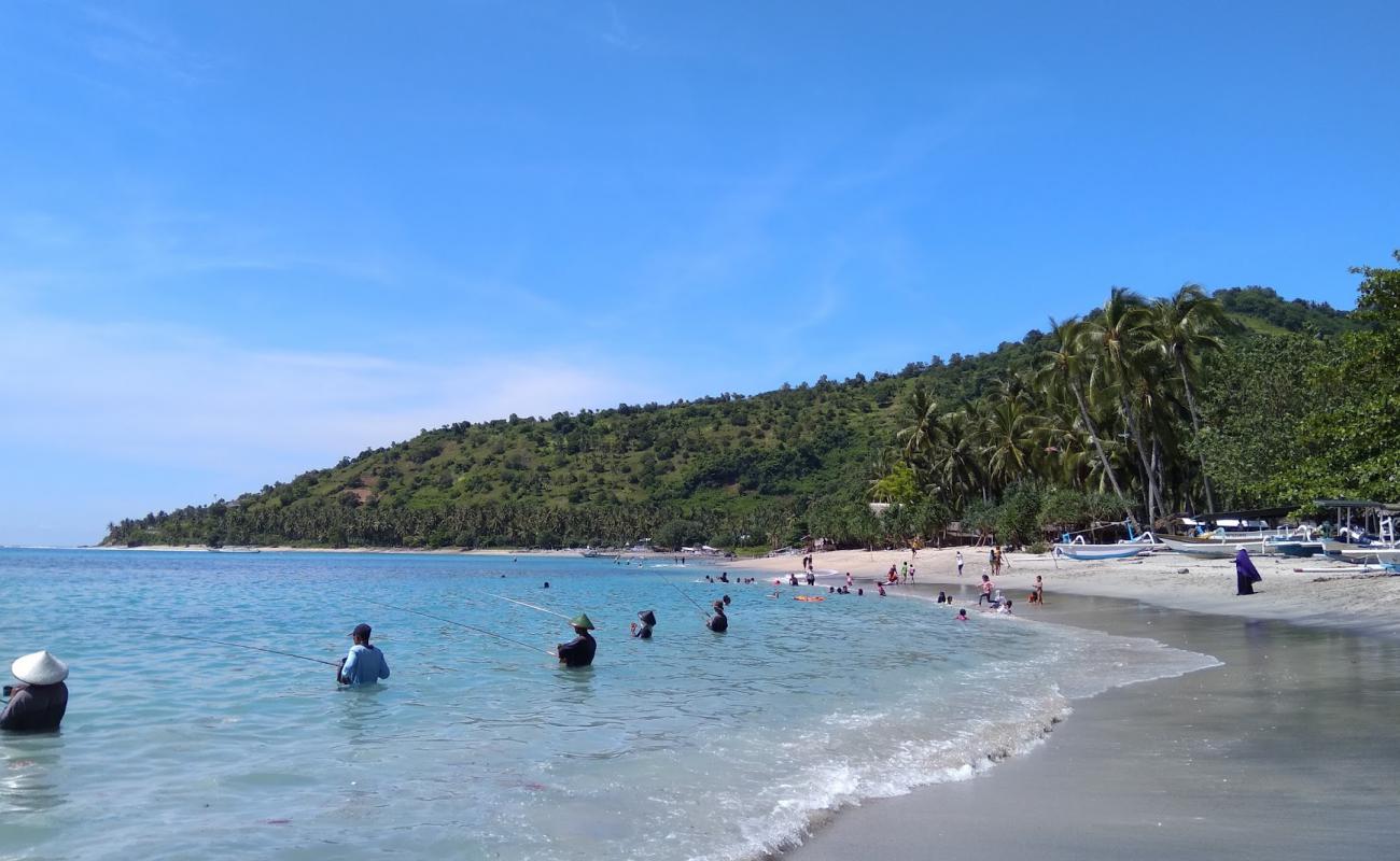 Pandanan beach'in fotoğrafı parlak kum yüzey ile