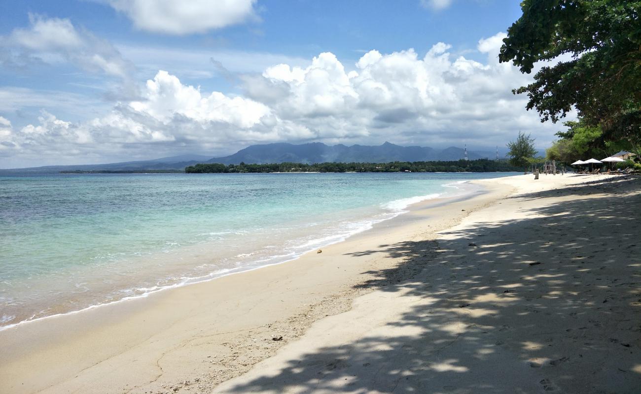 Pantai Sire'in fotoğrafı açık bej kum yüzey ile