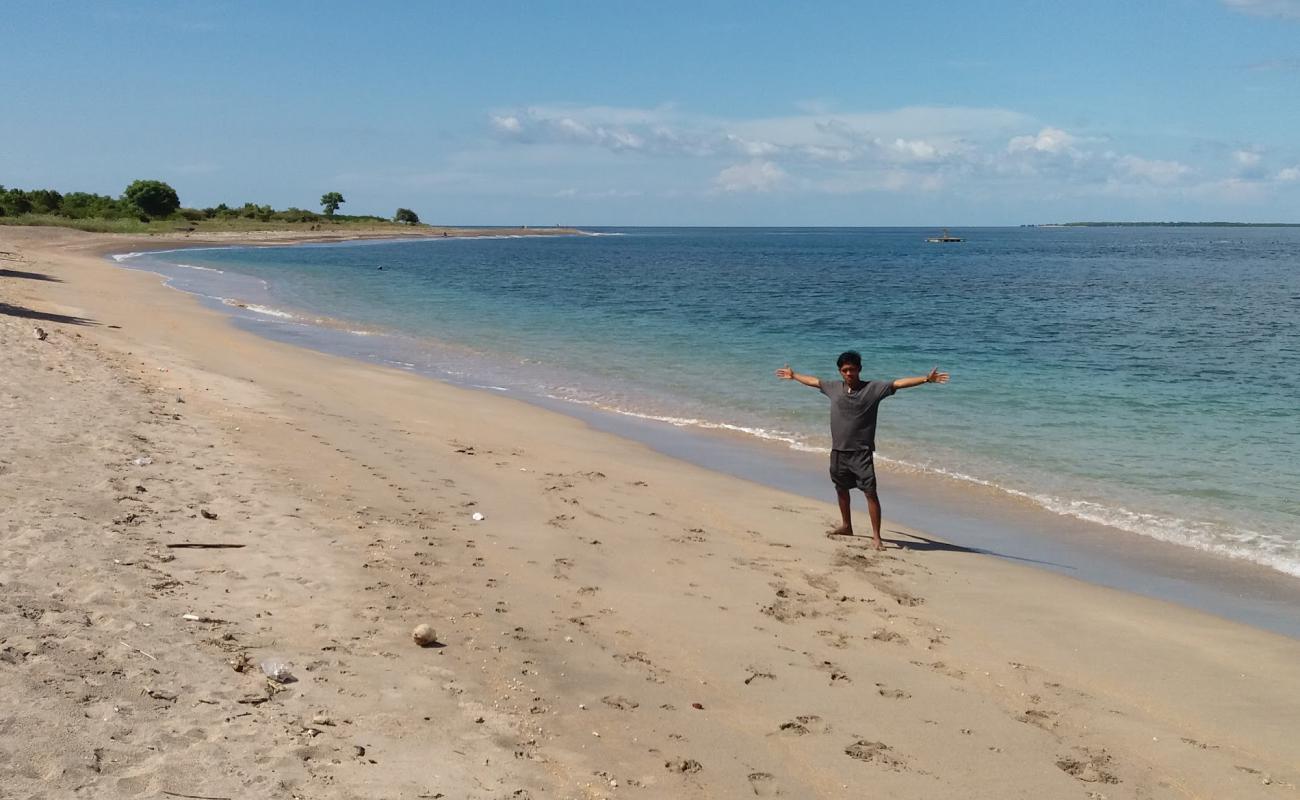 Kondo beach'in fotoğrafı açık bej kum yüzey ile