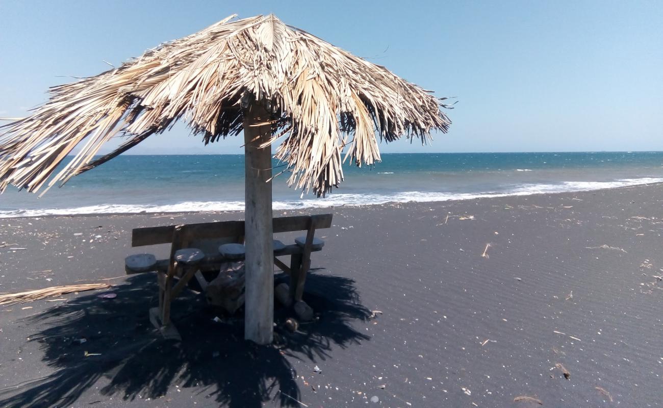 Kerakat Sukamulia Beach'in fotoğrafı siyah kum yüzey ile