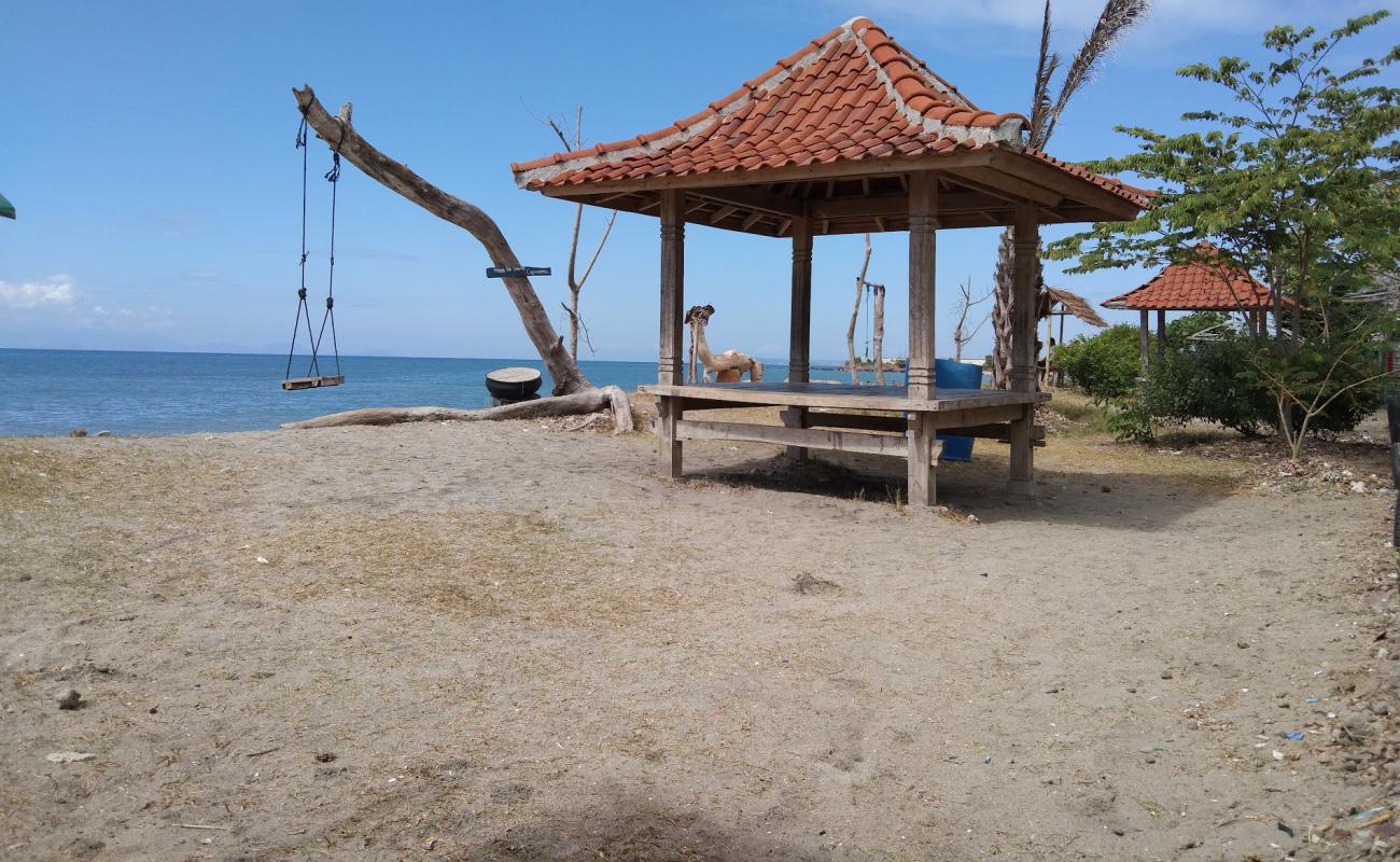 Rambang Beach'in fotoğrafı bej kum ve kayalar yüzey ile