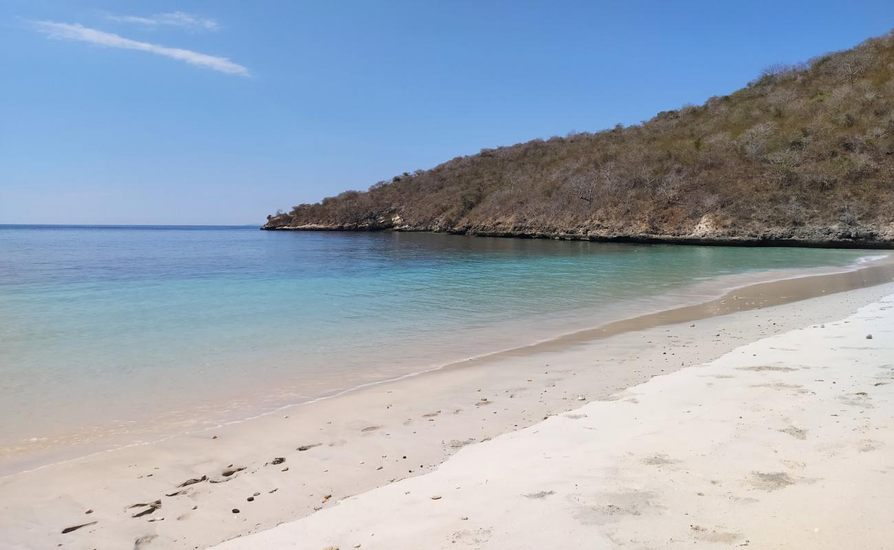 Semangkok Beach'in fotoğrafı açık bej kum yüzey ile