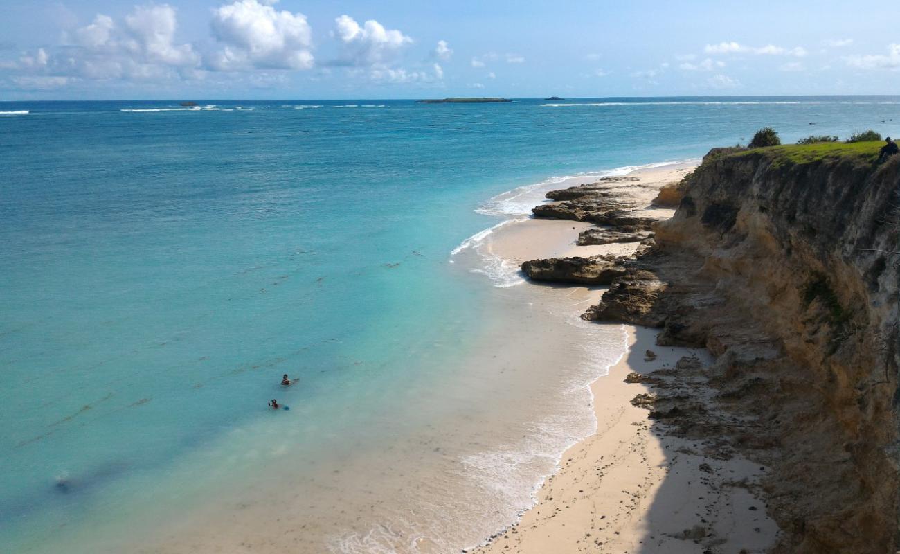 Galeri Beach'in fotoğrafı parlak kum yüzey ile