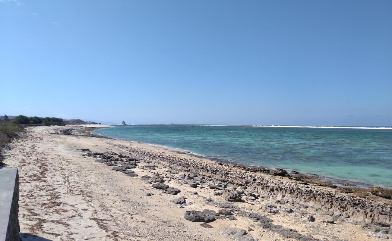 Tabuan Beach'in fotoğrafı parlak kum yüzey ile