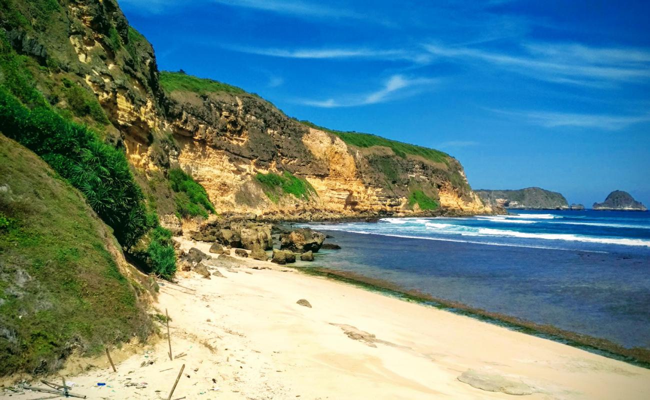 Terasak Beach'in fotoğrafı parlak kum yüzey ile