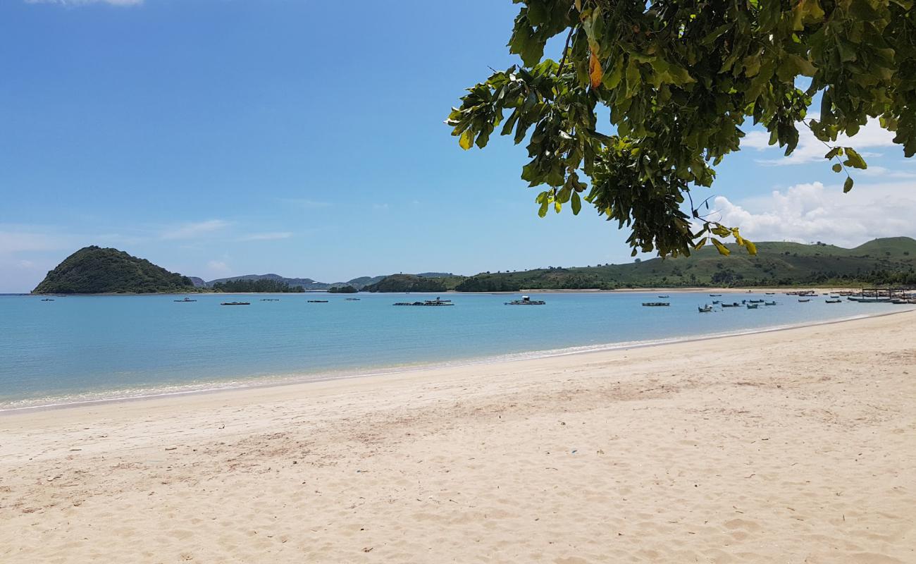 Bumbang Beach'in fotoğrafı açık bej kum yüzey ile