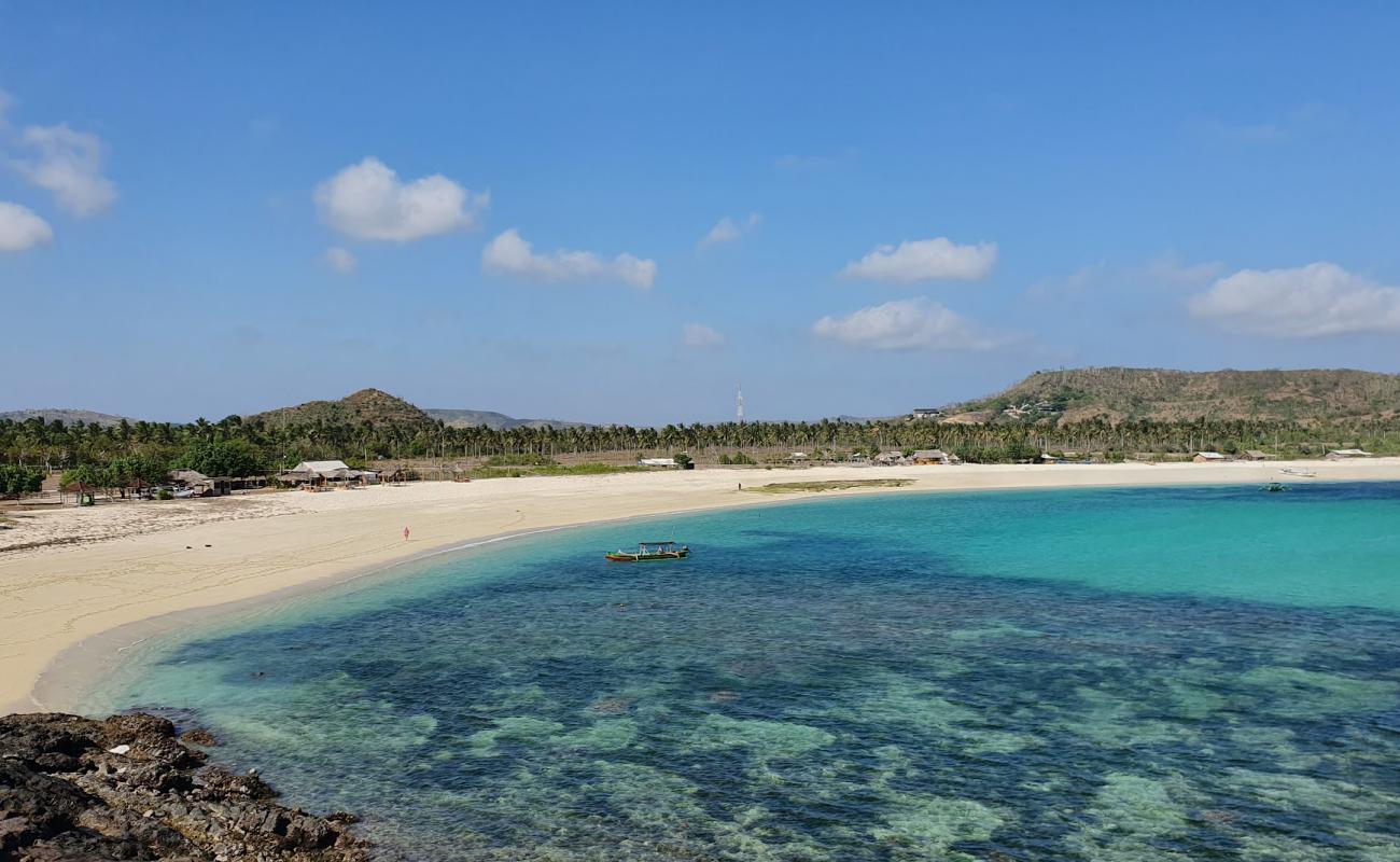Aan Beach'in fotoğrafı beyaz kum yüzey ile