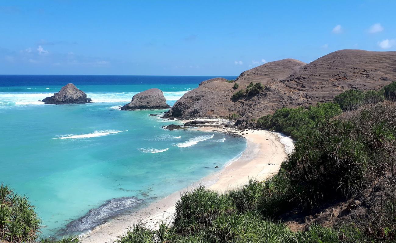 Bukit Seger Beach'in fotoğrafı parlak kum yüzey ile