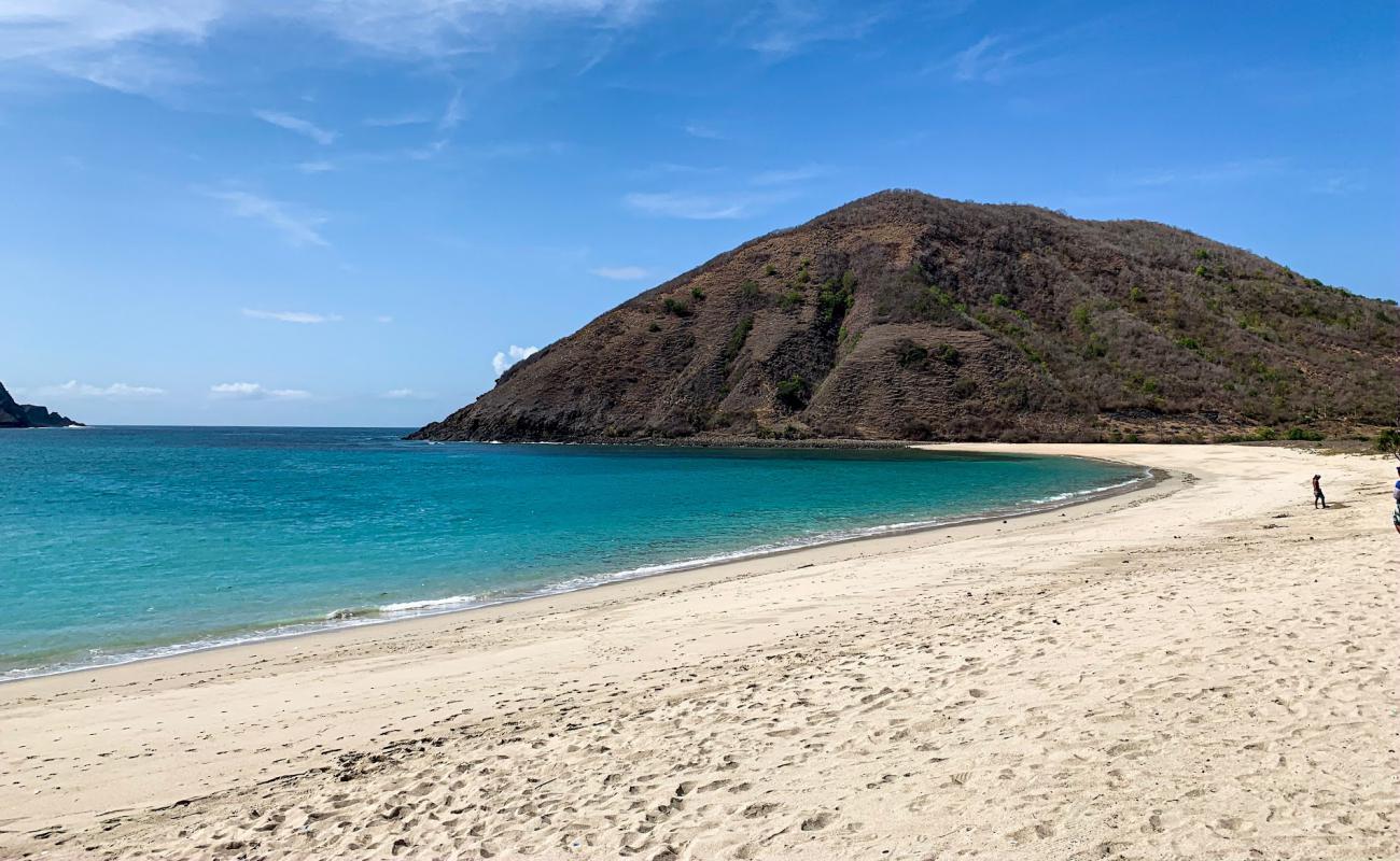 Mawun Beach'in fotoğrafı açık bej kum yüzey ile