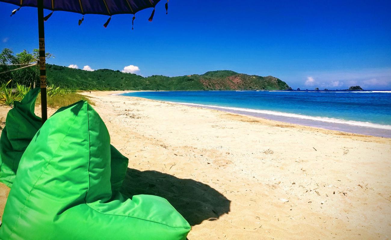 Tampah Beach'in fotoğrafı açık bej kum yüzey ile