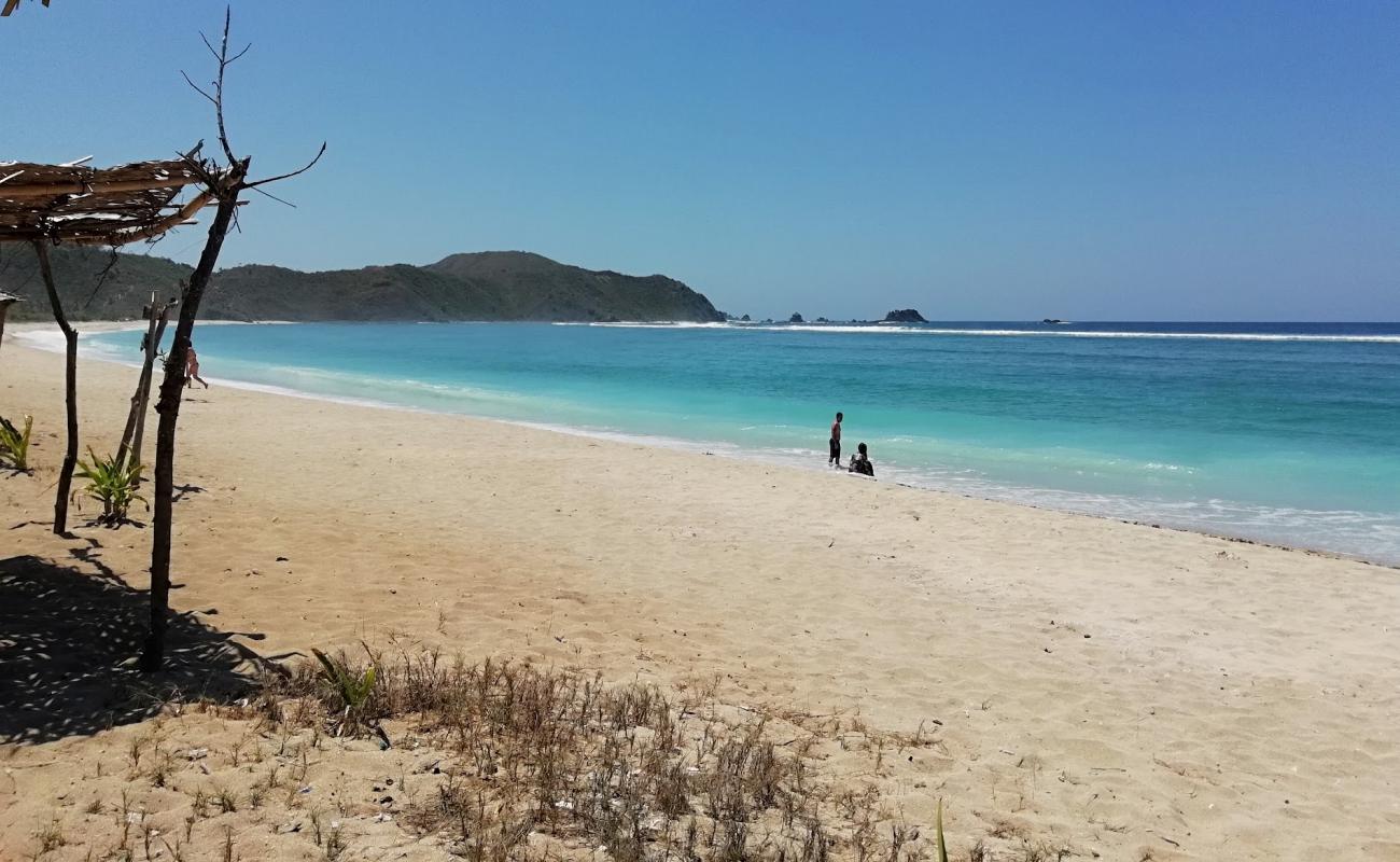 Lancing Beach'in fotoğrafı parlak kum yüzey ile