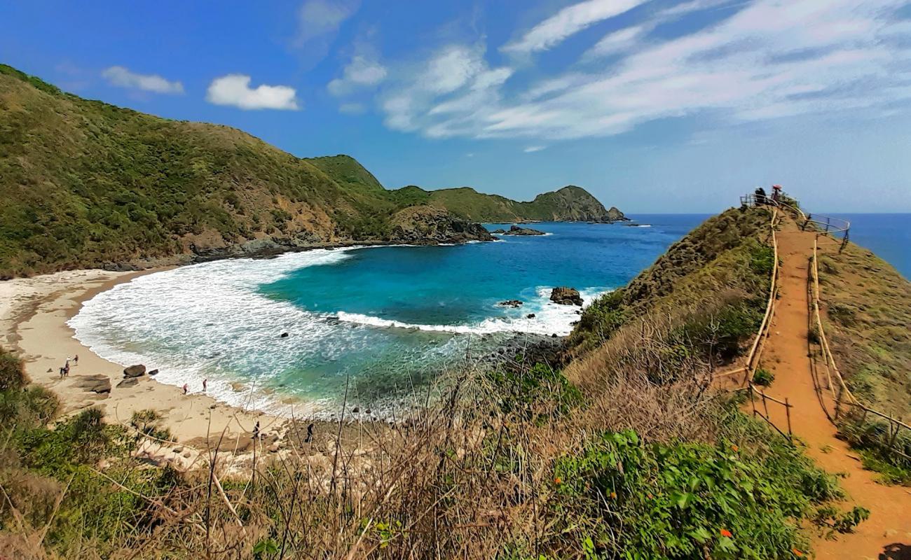 Telawas Beach'in fotoğrafı parlak kum ve kayalar yüzey ile