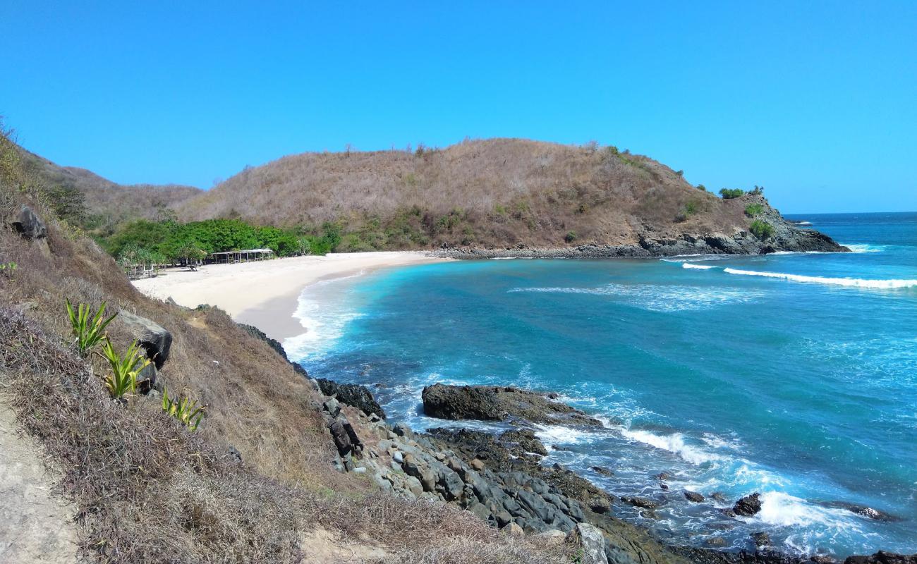 Mawi Small Beach'in fotoğrafı parlak kum yüzey ile