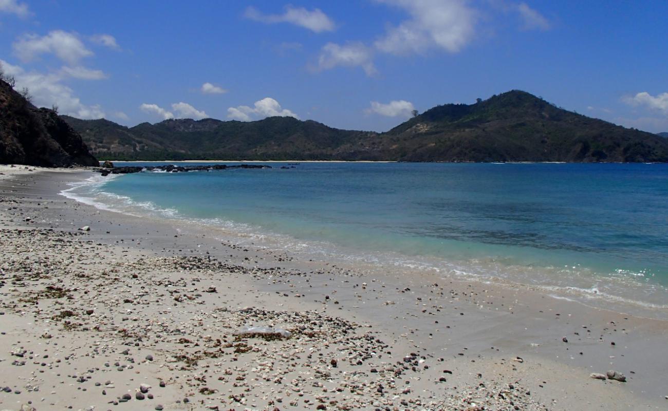 Panggang Beach'in fotoğrafı açık bej kum yüzey ile