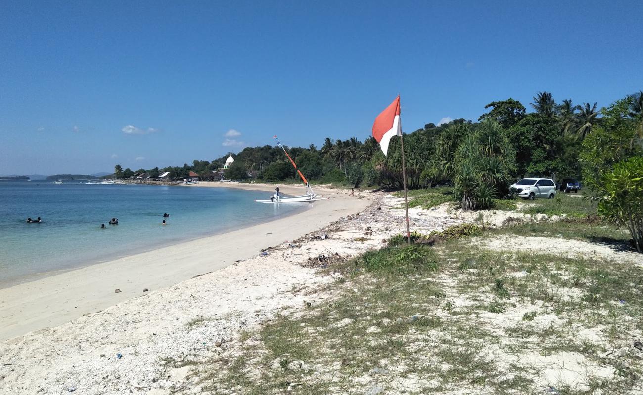 Ela Ela Beach'in fotoğrafı açık bej kum yüzey ile