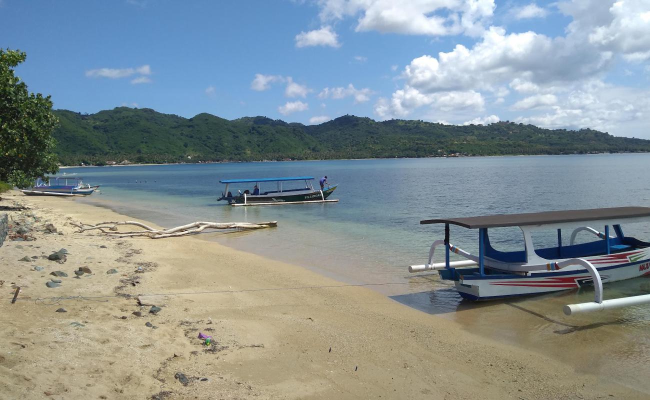 Laut Biru Beach'in fotoğrafı açık bej kum yüzey ile
