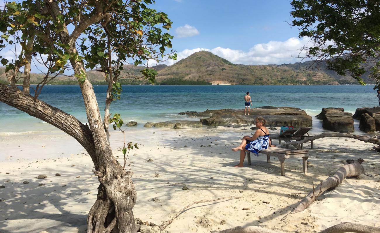 Gili Kedis Plajı'in fotoğrafı beyaz kum yüzey ile